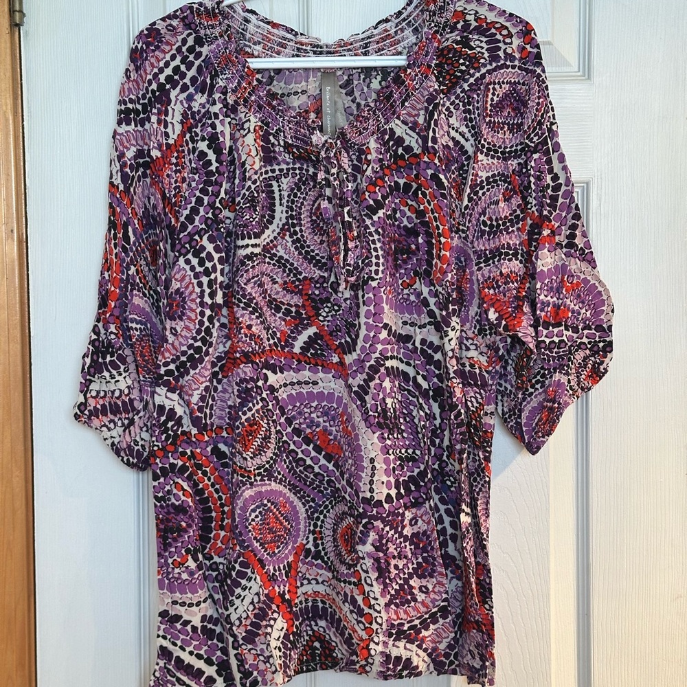 🛍️ Women's Multicolor, Patterned, Flowy Top. Size 1X.